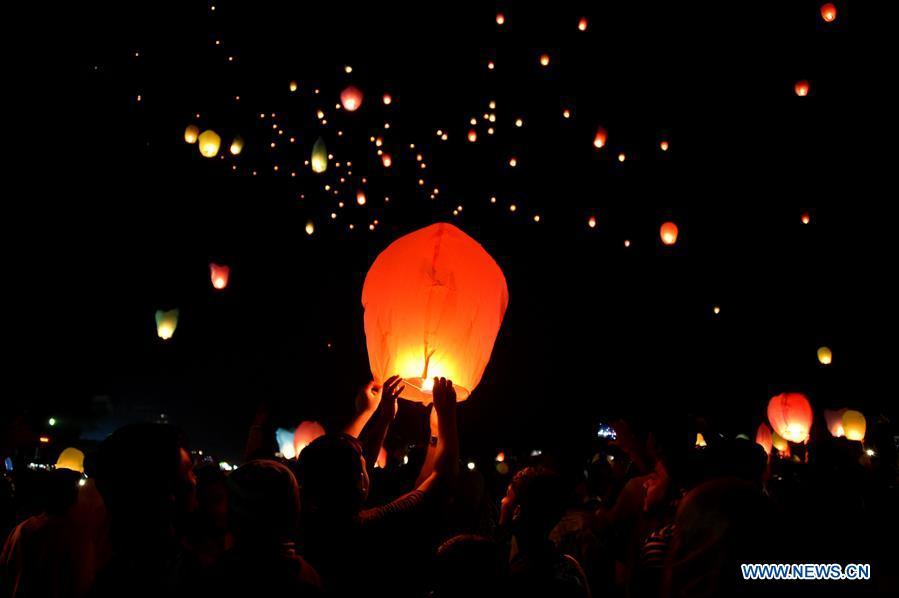 Sky lanterns are released during a two-day kite festival kicked off in Cox\'s Bazar in southeastern Bangladesh on Feb. 1, 2019. (Xinhua/Stringer)
