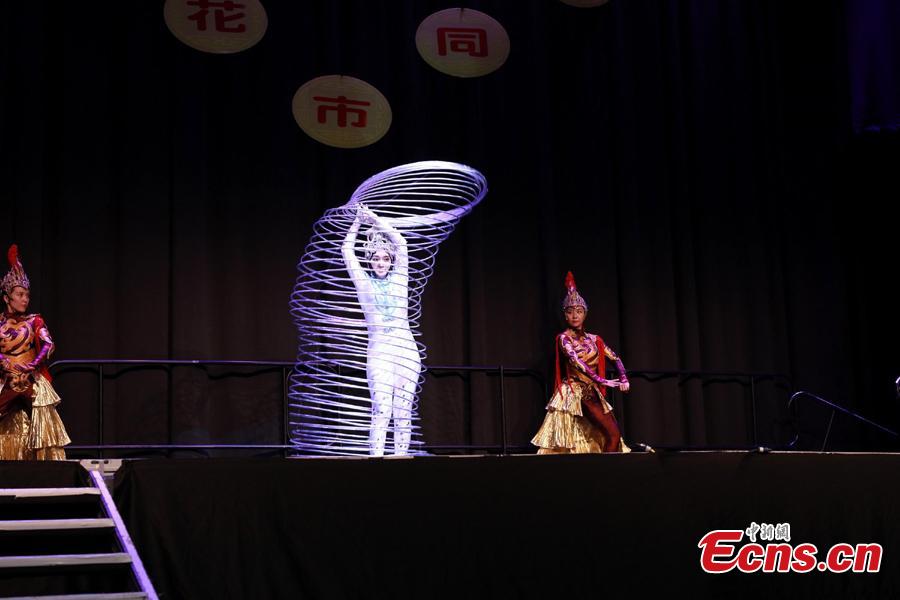 <?php echo strip_tags(addslashes(An acrobatic show by performers from the eastern Chinese city Jinan during celebration of the Chinese Lunar Near Year in Auckland, New Zealand, Feb. 2, 2019. Some 20,000 people watched shows including line and dragon dances and other entertainment programs. (Photo: China News Service/Zhang Jianyong))) ?>