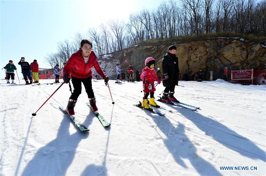 People ski at a ski ranch in Houping Township of Baokang County, central China\'s Hubei Province, Feb. 6, 2019, the second day of the Spring Festival. Many enthusiasts enjoy skiing as a way to celebrate the Spring Festival. (Xinhua/Yang Tao)