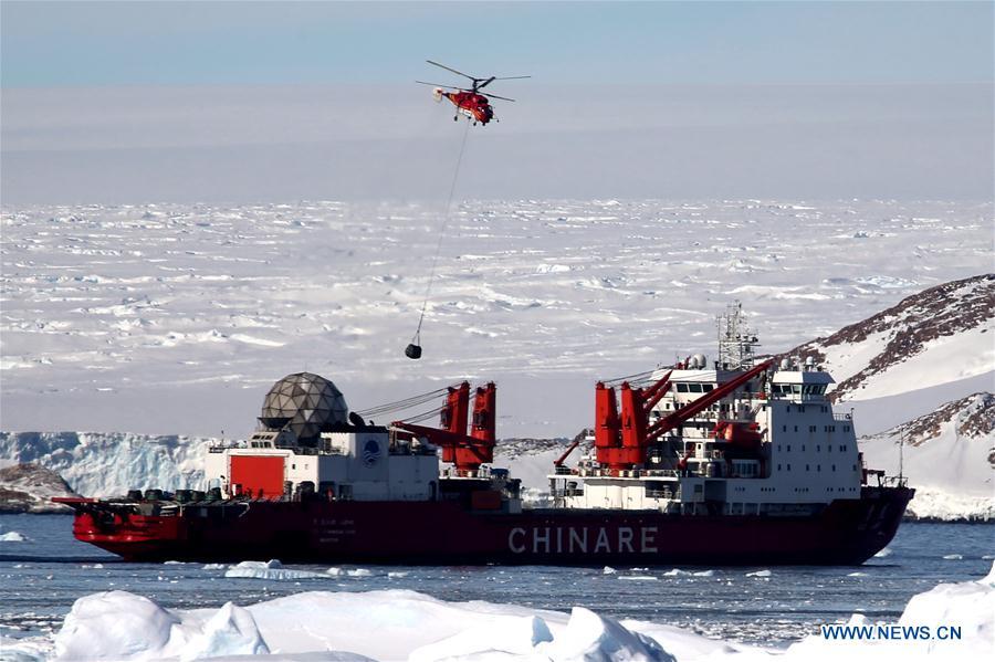 China\'s icebreaker Xuelong arrives at the Zhongshan Station, a Chinese research base in Antarctica, Feb. 9, 2019. China\'s icebreaker Xuelong on Feb. 9 arrived at the Zhongshan Station and started to transfer fuel oil to the station by helicopter. (Xinhua/Liu Shiping)