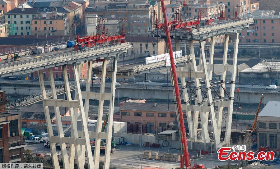 Construction workers dismantle the collapsed Morandi Bridge in Genoa, Italy, Feb. 7, 2019. A 200-metre-long section of the Morandi bridge, part of a motorway linking the Italian port city with southern France, gave way on Aug. 14 last year in busy lunchtime traffic, sending dozens of vehicles into free-fall and killing 43 people. (Photo/Agencies)