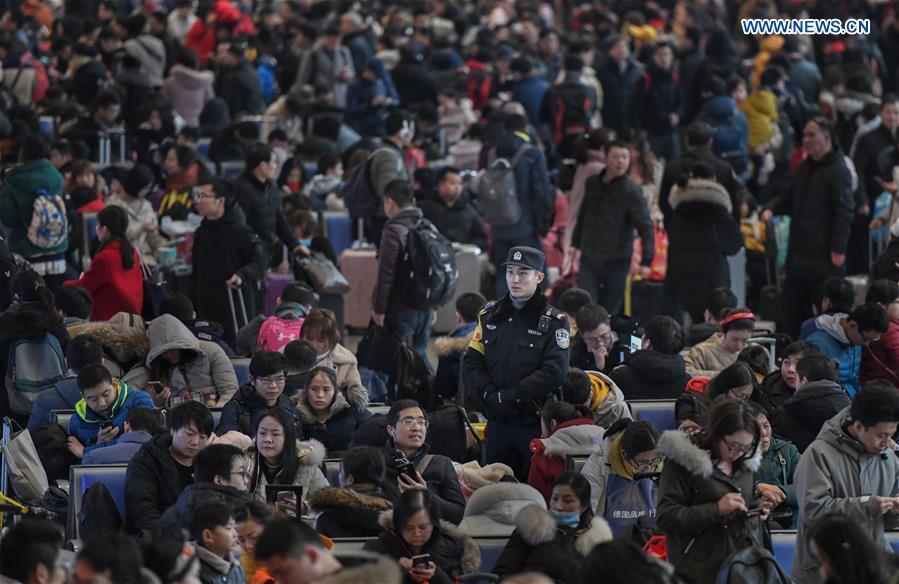 Passengers are seen at waiting room at Wuhan Railway Station in Wuhan, central China\'s Hubei Province, Feb. 10, 2019. China witnessed a nationwide Spring Festival travel rush on Sunday when people started to return to work places from hometowns after family gatherings as the Spring Festival holiday came to an end. (Xinhua/Cheng Min)