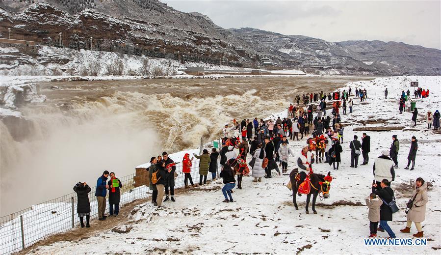 <?php echo strip_tags(addslashes(Tourists view the Hukou Waterfall of the Yellow River in snow in Jixian County, north China's Shanxi Province, Feb. 10, 2019. Snowfall has hit many regions in the southern part of the province since Saturday. (Xinhua/Rao Beicheng))) ?>