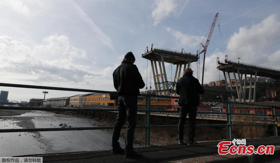Construction workers dismantle the collapsed Morandi Bridge in Genoa, Italy, Feb. 7, 2019. A 200-metre-long section of the Morandi bridge, part of a motorway linking the Italian port city with southern France, gave way on Aug. 14 last year in busy lunchtime traffic, sending dozens of vehicles into free-fall and killing 43 people. (Photo/Agencies)