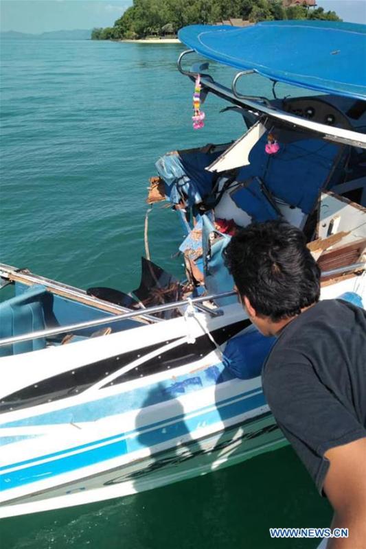Photo taken on Feb. 9, 2019 shows the damaged speedboat at sea area near the Phuket Island, Thailand. A total of 11 Chinese tourists and two crew members were injured after a tourist speedboat crashed with an oil barge near Thailand\'s southern Phuket Island on Saturday afternoon, the Chinese Consulate-General in the southern province of Songkhla confirmed on Sunday. (Xinhua)