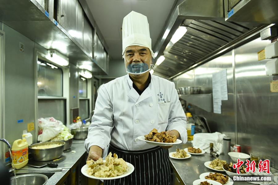 Wang Jinliang cooks in a train kitchen in Beijing during Spring Festival, China\'s Lunar New Year. Wang, 59, has worked on trains for more than 40 years, starting as a cook in 1978 before moving to roles as chef, kitchen head and now Party chief of the passengers service department. As the 2019 Spring Festival was his last one on duty, he spent 80 yuan ($12) buying fruits and vegetables including watermelon, carrot and Chinese cabbage to show his carving creations. Wang also said his skill in making fancy food garnishes enabled him to contribute to marking important occasions in his job, such as the first train from Beijing to Shenzhen in 1996. (Photo: China News Service/Zhai Lu)