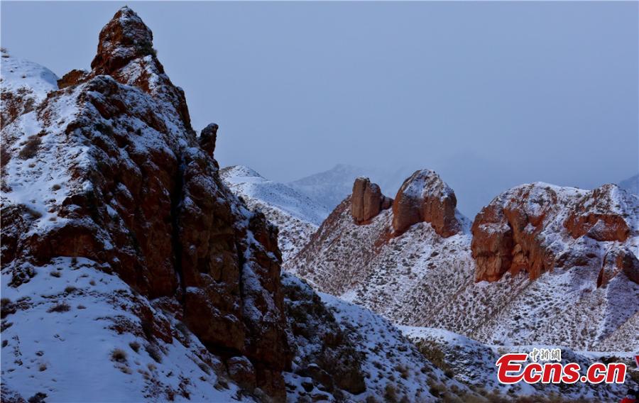 <?php echo strip_tags(addslashes(Tourists visit the snow-covered Danxia landform in Sunan Yugur Autonomous County, Northwest China's Gansu Province during the Spring Festival holiday. The Danxia landform is a unique type of geomorphology formed from red-colored sandstone and characterized by steep cliffs. (Photo: China News Service/Wang Jiang))) ?>