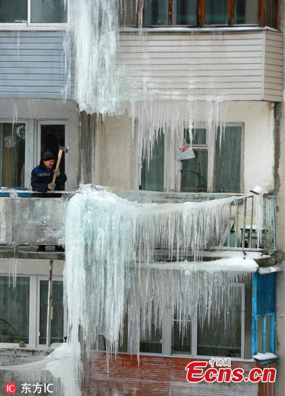 <?php echo strip_tags(addslashes(A man moves ice on a residential building in Ivanovo, Russia, Feb. 11, 2019. (Photo/IC))) ?>