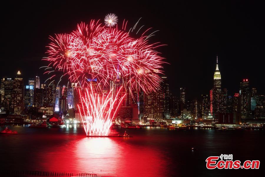 <?php echo strip_tags(addslashes(Photo taken on Feb. 11, 2019 from Weehawken of New Jersey, U.S. shows the fireworks over New York City celebrating the Chinese Lunar New Year. The fireworks display was held near Pier 84 over the Hudson River, close to the Chinese consulate general in New York. (Photo: Ecns.cn/Wang Fan))) ?>