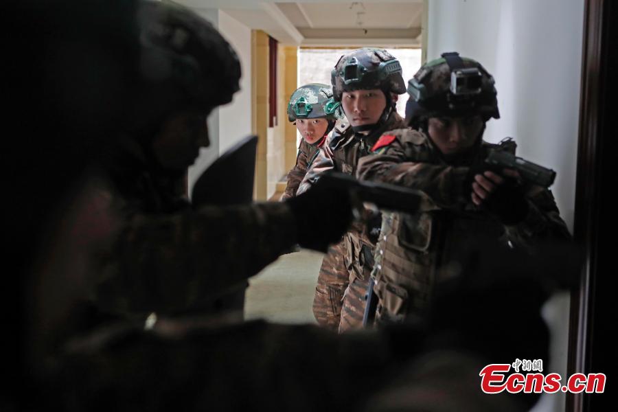 Members of the armed police take part in a drill simulating a hostage-taking scenario at Zhangjiang Hi-Tech Park in Pudong, Shanghai, February 12, 2019. The drill was organized to enhance emergency preparedness. (Photo: China News Service/Yin Liqin)