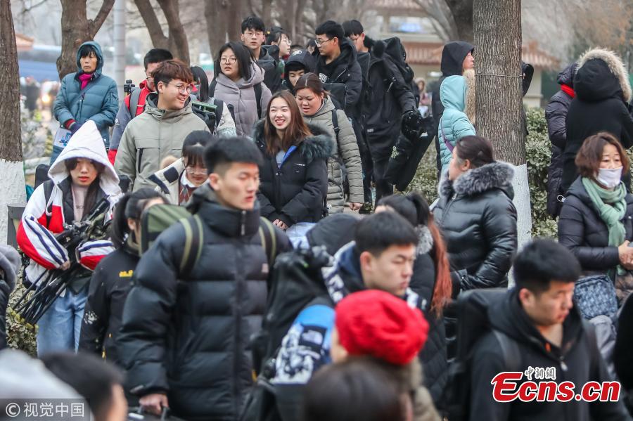 Students sit the entrance exam for Shandong University of Art & Design in Jinan City, East China\'s Shandong Province, Feb. 13, 2019. More than 6,500 students took the test, which applied face recognition and fingerprint checks to prevent fraud. (Photo/VCG)