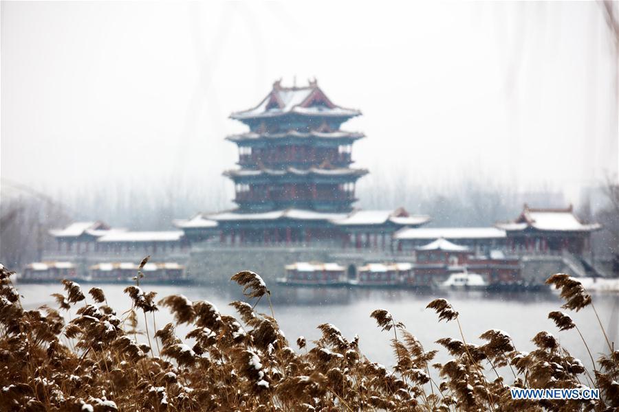 Photo taken on Feb. 14, 2019 shows the snowy scenery at Fenhe park in Linfen, north China\'s Shanxi Province. (Xinhua/Su Qiang)