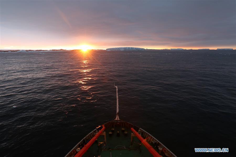 China\'s research icebreaker Xuelong is seen on its way back to China, Feb. 14, 2019. China\'s research icebreaker Xuelong, with 126 crew members aboard on the 35th Antarctic research mission, on Thursday local time left the Zhongshan Station on its way back to China. Snow Eagle 601, China\'s first fixed-wing aircraft for polar flight, on Thursday night also departed from the Antarctic after completing all assignments. (Xinhua/Liu Shiping)