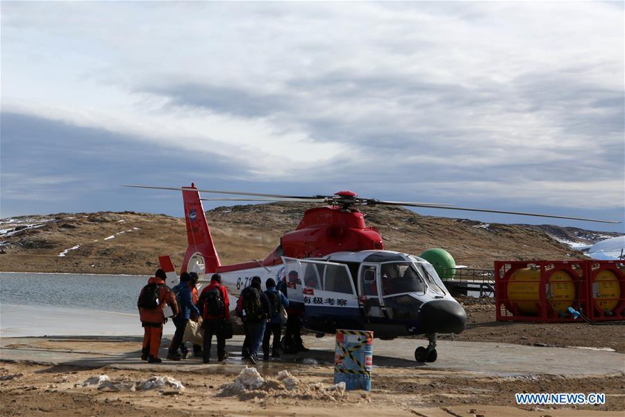 A helicopter picks up members of China\'s 35th Antarctic expedition team from the Zhongshan Station to China\'s research icebreaker Xuelong, Feb. 13, 2019. China\'s research icebreaker Xuelong, with 126 crew members aboard on the 35th Antarctic research mission, on Thursday local time left the Zhongshan Station on its way back to China. Snow Eagle 601, China\'s first fixed-wing aircraft for polar flight, on Thursday night also departed from the Antarctic after completing all assignments. (Xinhua/Liu Shiping)