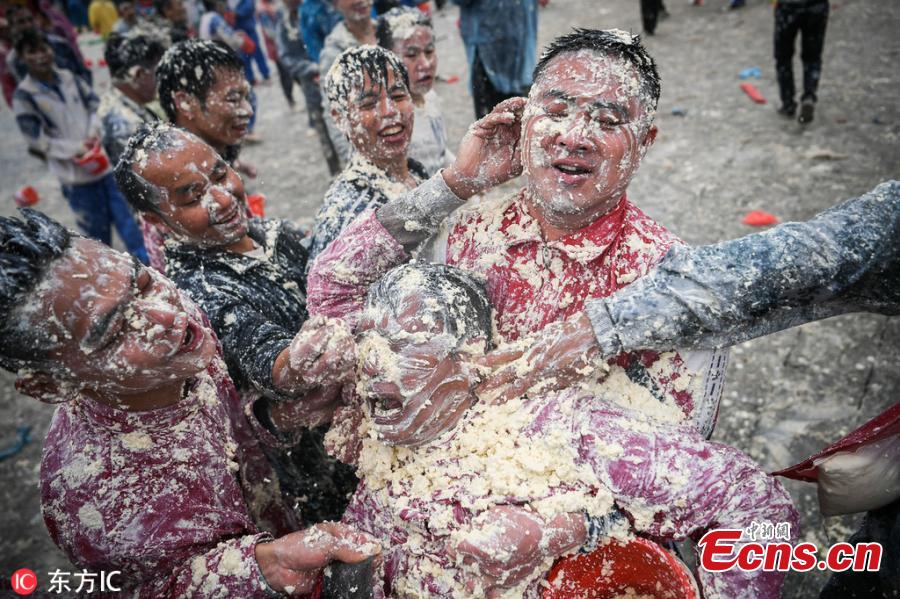 People celebrate a tofu festival in Shegangxia Village in Gaogang Town, South China\'s Guangdong Province, Feb. 17, 2019. The folk festival is a tradition started 400 years ago among local Lin families to worship ancestors and mark the Lantern Festival. Now it has been listed as an intangible cultural heritage, attracting approximately 10,000 people, including many tourists, to join the celebration. (Photo/IC)