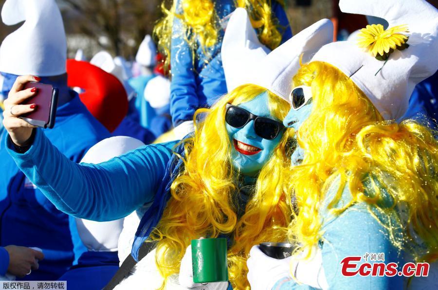 Participants dressed as smurfs pose during an attempt to hold the world\'s largest meeting of smurfs in a bid to outdo the previous record of 2,510 mostly student participants in Wales in 2009 in Lauchringen, Germany, Feb. 16, 2019. (Photo/Agencies)