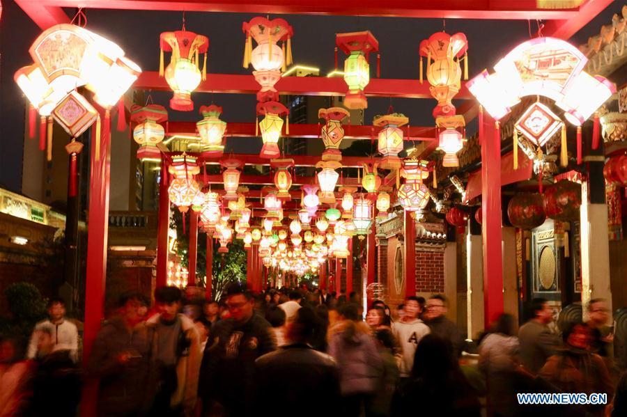 Visitors look at festive lanterns at the Wudianshi historical community in Jinjiang, southeast China\'s Fujian Province, Feb. 17, 2019. More than 3,000 festive lanterns have been set in three dedicated zones in Jinjiang ahead of the Lantern Festival, which falls on Feb. 19 this year and marks the end of the Chinese Lunar New Year celebrations. (Xinhua/Jiang Kehong)