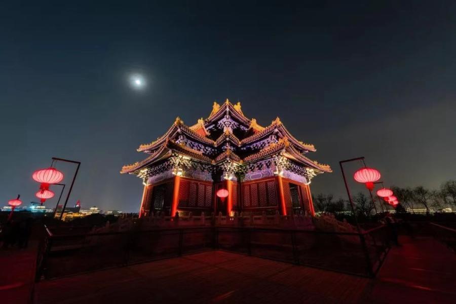 Photo taken on Feb 19, 2019 shows the night scenery in the Palace Museum, or the Forbidden City, in Beijing, capital of China. [Photo/Palace Museum]
According to Shan Jixiang, director of the Palace Museum, special lighting technology was employed to protect the wooden architecture and prevent the possibility of fires.

It is the first time the museum designed a night visit route for the general public.

The Forbidden City was China\'s imperial palace from 1420 to 1911. It became a publicly owned museum in 1925, and now houses 1.86 million cultural relics.

Its outer walls are about 3,400 meters long, with around three-quarters of them accessible to the public during the day.