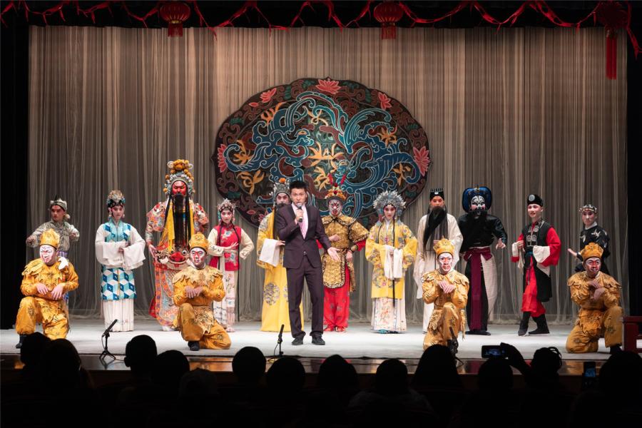 Artists from the Shanghai Kunqu Opera Troupe pose on stage. (Photo/chinadaily.com.cn)