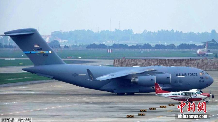 The U.S.\'s Boeing C-17, carrying the Marine One helicopter, touches down in Noi Bai, Feb. 20, 2019. (Photo/Agencies)