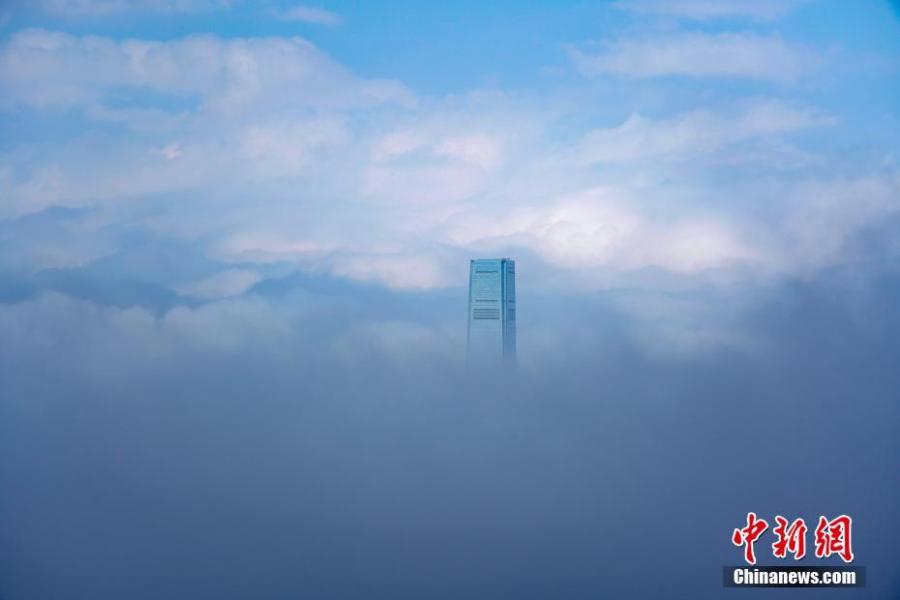 <?php echo strip_tags(addslashes(Advection fog envelopes Victoria Harbour in Hong Kong, Feb. 21, 2019. (Photo: China News Service/Zhang Wei))) ?>