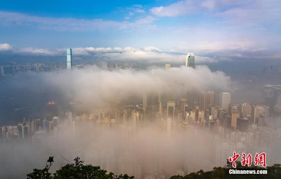 <?php echo strip_tags(addslashes(Advection fog envelopes Victoria Harbour in Hong Kong, Feb. 21, 2019. (Photo: China News Service/Zhang Wei))) ?>