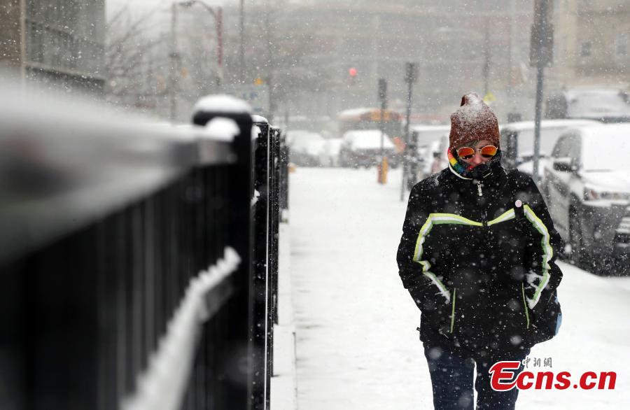 A pedestrian walks under light snow during the early part of a snowstorm, Feb. 20, 2019, in Jersey City, N.J. (Photo/Agencies)