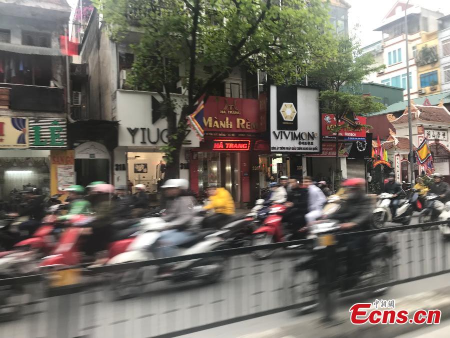 Photo taken on Feb 25 shows a busy road in Hanoi, Vietnam before Kim-Trump Summit. (Photo; China News Service/Meng Xiangjun)