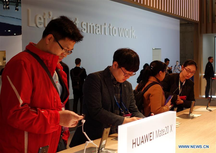 People are seen at the booth of Chinese tech company Huawei at the 2019 Mobile World Congress (MWC) in Barcelona, Spain, Feb. 25, 2019. The four-day 2019 MWC opened on Monday in Barcelona. (Xinhua/Guo Qiuda)