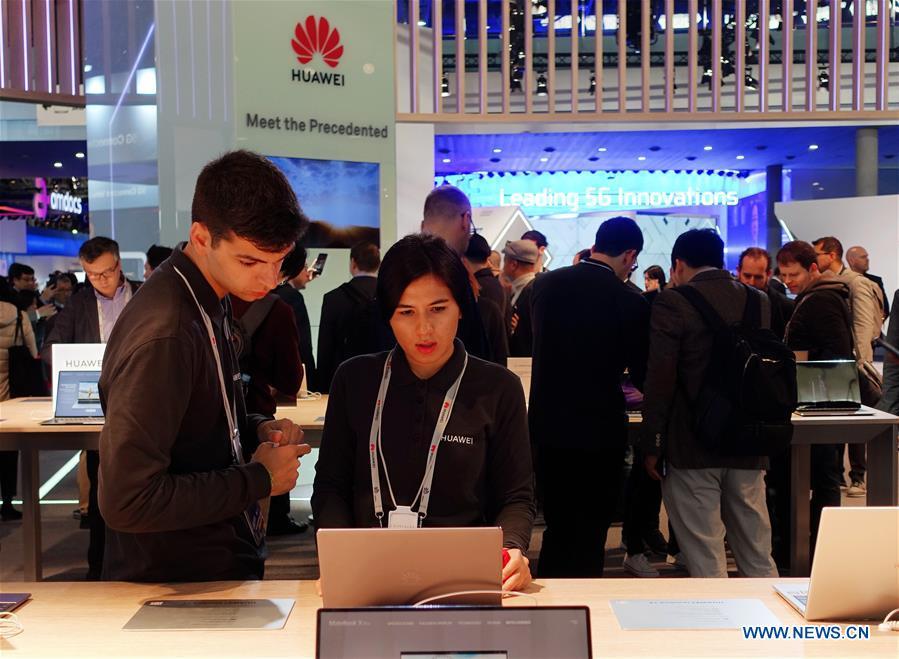 People are seen at the booth of Chinese tech company Huawei at the 2019 Mobile World Congress (MWC) in Barcelona, Spain, Feb. 25, 2019. The four-day 2019 MWC opened on Monday in Barcelona. (Xinhua/Guo Qiuda)