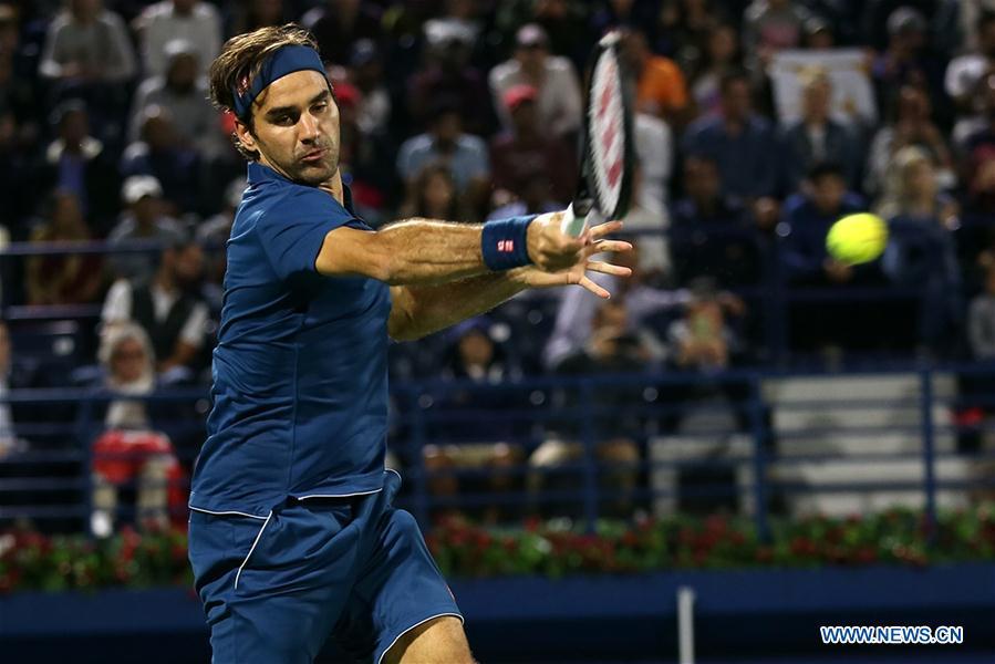 Roger Federer of Switzerland hits a return during the singles first round match between Roger Federer of Switzerland and Philipp Kohlschreiber of Germany at the ATP Dubai Duty Free Tennis Championships 2019 in Dubai, the United Arab Emirates, Feb. 25, 2019. Roger Federer won 2-1. (Xinhua/Mahmoud Khaled)