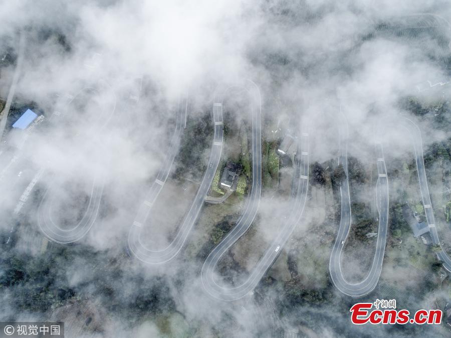 <?php echo strip_tags(addslashes(A winding mountain road, which has become a tourist attraction for its ten bends, is shrouded in mist in Taiyanghe Township, Enshi Tujia and Miao Autonomous Prefecture, Hubei Province, March 3, 2019. (Photo/VCG))) ?>