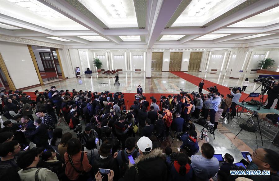 Journalists work at the site of an interview with ministers after the opening meeting of the second session of the 13th National Committee of the Chinese People\'s Political Consultative Conference (CPPCC) at the Great Hall of the People in Beijing, capital of China, March 3, 2019. (Xinhua/Shen Bohan)