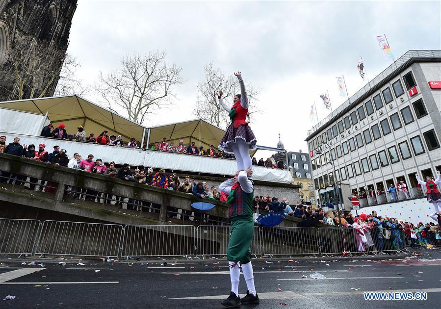 Revelers take part in the Rose Monday carnival parade in Cologne, Germany, on March 4, 2019. The Rose Monday parade marks the high point of Cologne\'s annual carnival. (Xinhua/Lu Yang)