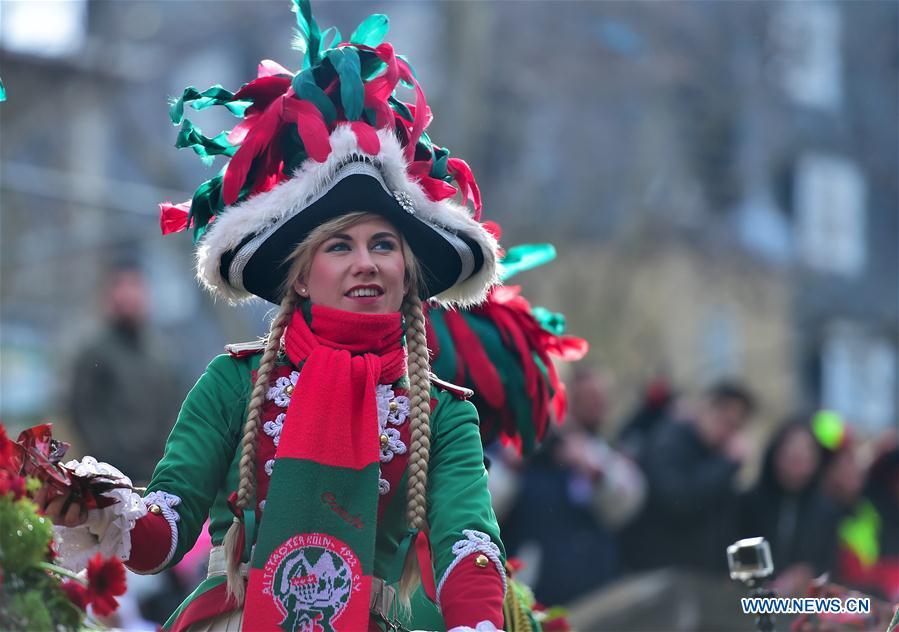 A reveler takes part in the Rose Monday carnival parade in Cologne, Germany, on March 4, 2019. The Rose Monday parade marks the high point of Cologne\'s annual carnival. (Xinhua/Lu Yang)