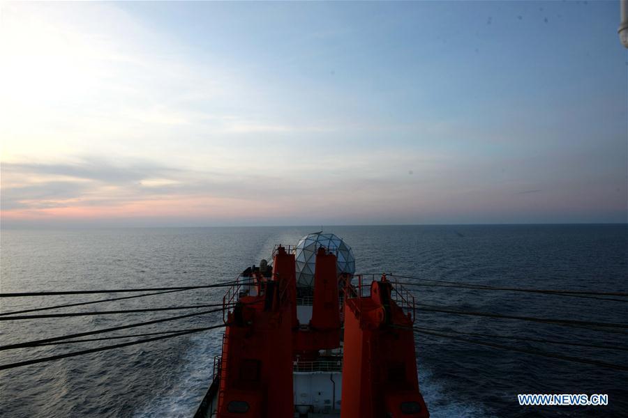Photo taken on March 4, 2019 shows China\'s research icebreaker Xuelong sailing in the Northern Hemisphere. Xuelong, carrying members of China\'s 35th research mission to Antarctica, crossed the equator and returned to the Northern Hemisphere on early Monday morning. (Xinhua/Liu Shiping)