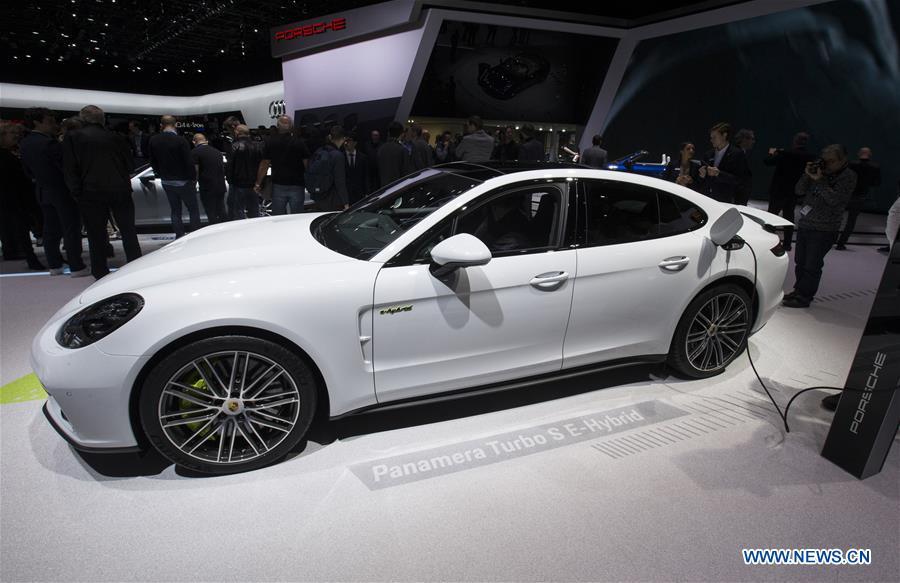 Photo taken on March 6, 2019 shows the Porsche Panamera Turbo S E-Hybrid at the 89th Geneva International Motor Show in Geneva, Switzerland. Electric cars and hybrid cars are highlights at this year\'s Geneva International Motor Show, which will open to the public from March 7 to 17. (Xinhua/Xu Jinquan)