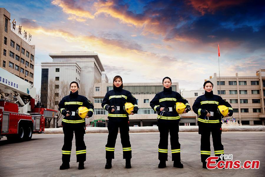 Female firefighters pose for a photo in Baiyin City, Northwest China\'s Gansu Province to mark International Women\'s Day. (Photo provided to China News Service)