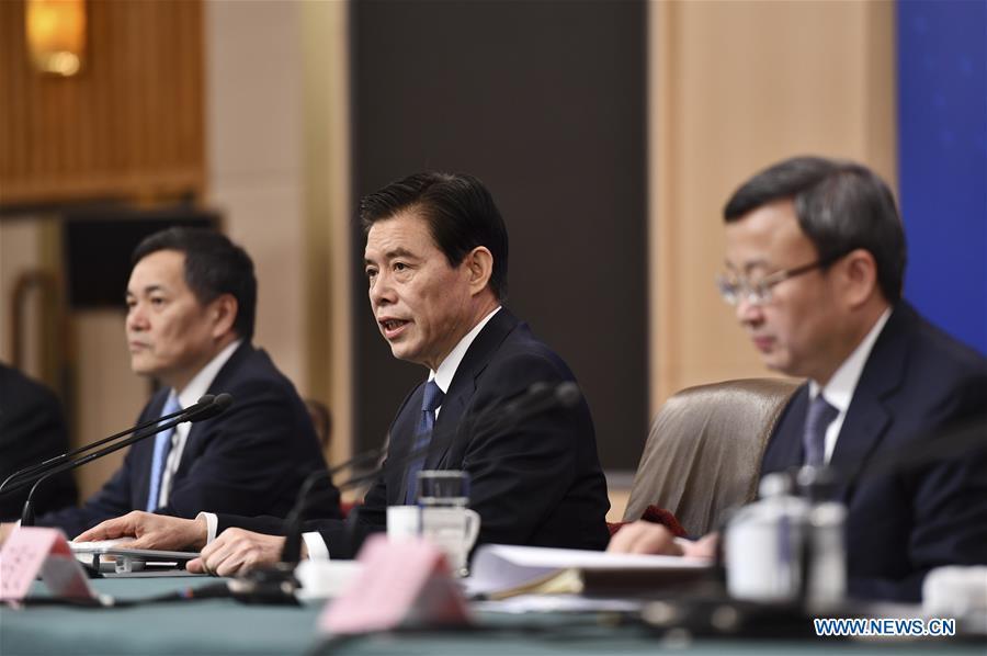 China\'s Minister of Commerce Zhong Shan (C) attends a press conference on China\'s domestic market and all-round opening-up for the second session of the 13th National People\'s Congress (NPC) in Beijing, capital of China, March 9, 2019. (Xinhua/Li Ran)