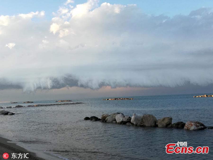 Photo taken on March 11, 2019 shows the stunning view of shelf cloud over Pescara, Italy.  (Photo/IC)