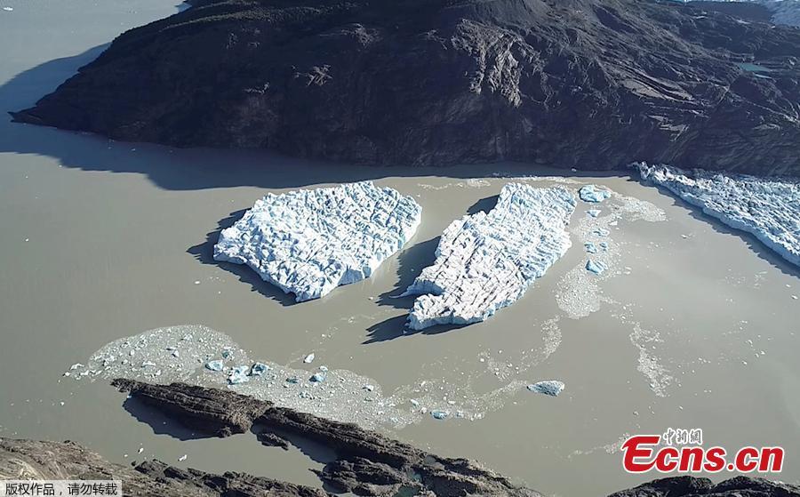 <?php echo strip_tags(addslashes(Two new icebergs are seen after breaking off from the Grey glacier in Patagonia, Chile March 9, 2019. The breaks, which occurred on Feb. 20 and March 7, came after a larger block of ice the size of three soccer fields, (380 meters by 350 meters, separated from the glacier, which sits in a glacial lake in Torres del Paine National Park in southern Chile, in November 2017. The break aroused fears that such ruptures are becoming more frequent. (Photo/Agencies))) ?>