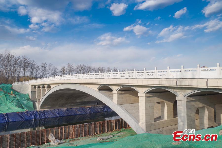 Photo taken on March 13, 2019 shows the Yongtong Bridge in Beijing. The bridge, established in 1446, is a cultural relic under state protection and also part of the Grand Canal, a vast waterway and a UNESCO world culture heritage site. A new bridge has been constructed that will soon be put into use, diverting vehicle traffic from the historical bridge, which will receive better conservation. (Photo: China News Service/Jia Tianyong)