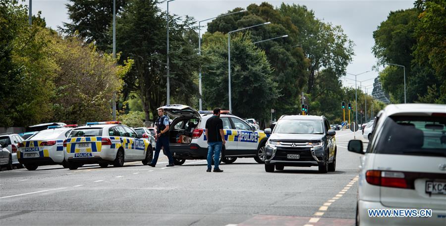 Police are seen at a road block in Christchurch, New Zealand, March 15, 2019. At least 40 people were killed in multiple shootings in the two mosques of New Zealand\'s Christchurch on Friday afternoon, and police said they have arrested four suspects so far. (Xinhua/Zhu Qiping)