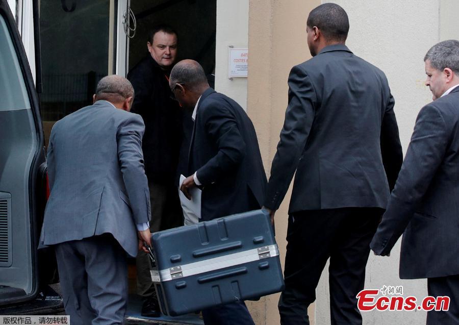 Men unload a case containing the black boxes from the crashed Ethiopian Airlines Boeing 737 MAX 8 outside the headquarters of France\'s BEA air accident investigation agency in Le Bourget, north of Paris, France, March 14, 2019. (Photo/Agencies)