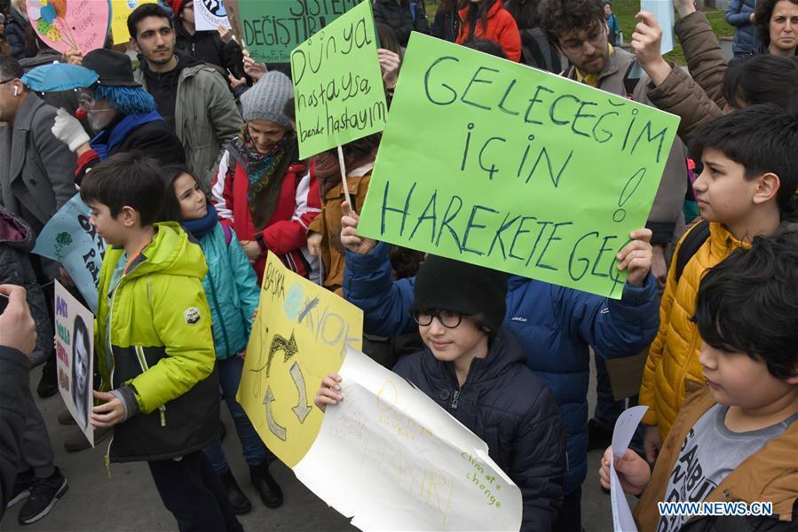 Turkish pupils attend a rally at Bebek Park, Istanbul, Turkey, on March 15, 2019. About 100 Turkish pupils missed school on Friday to gather together in a park along the Bosphorus Strait to appeal for action on climate change. (Xinhua/Xu Suhui)