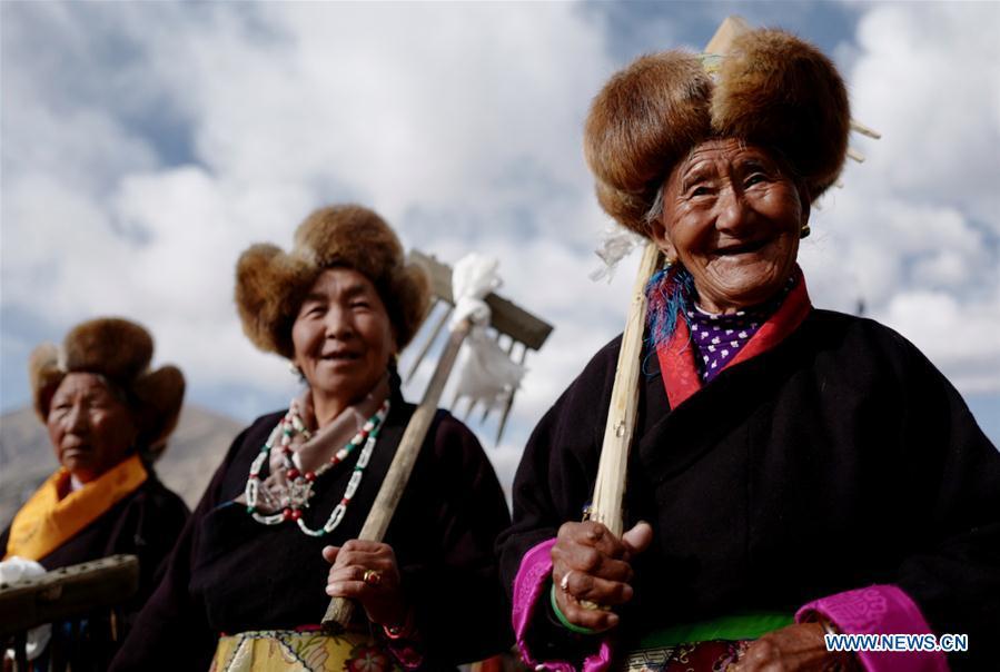 People attend a ceremony marking the start of spring plowing in Nedong District of Shannan City, southwest China\'s Tibet Autonomous Region, March 16, 2019. (Xinhua/Purbu Zhaxi)