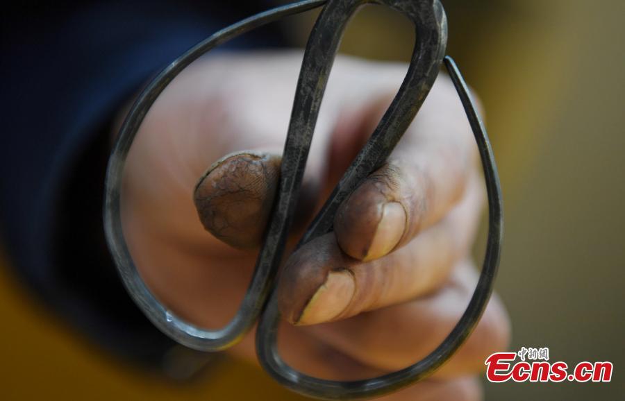 Craftsman Ding Jican makes Zhang Xiaoquan scissors using traditional methods in Hangzhou City, East China\'s Zhejiang Province, March 18, 2019. Zhang Xiaoquan scissors are a famous brand with a long history in China, and Ding has been committed to making the household utensil for 40 years. Ding himself is a master of the Zhang Xiaoquan scissor-making techniques, which have been perfected over the centuries and are recognized in China as a state intangible cultural heritage. (Photo: China News Service/Wang Gang)