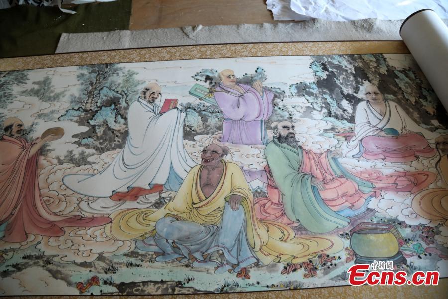 A close-up view of a painting made by Zhang Zhanping in Daixian County, Xinzhou City, North China\'s Shanxi Province, March 18, 2019. The 66-year-old farmer, also a local folk artist specializing in the making and painting of Buddhist sculptures, said he spent eight years creating nine scrolls, each weighing five kilograms and measuring 69 centimetres in width. The total length of the scrolls measured more than 300 meters. He also said he had attempted to apply for a Guinness World Record. (Photo: China News Service/Wang Bintian)