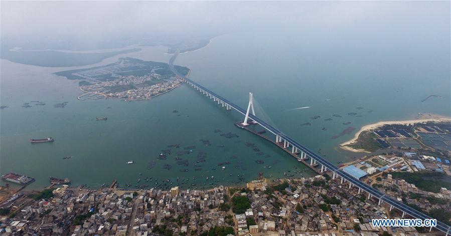 Aerial photo taken on March 18, 2019 shows the Haiwen Bridge, south China\'s Hainan Province. The cross-sea bridge, which was built over seismic faults, officially started operation on Monday. The total length of the bridge is 5.597 km, including about 3.959 km across the sea. The bridge, which links Yanfeng Township of Haikou City and Puqian Township of Wenchang City, cut the trip between the two places from an hour and a half to about 20 minutes. (Xinhua/Guo Cheng)