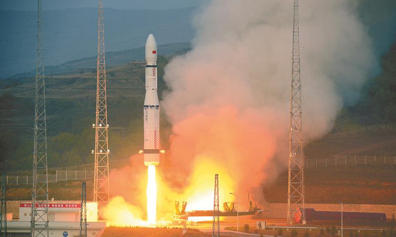 <?php echo strip_tags(addslashes(A new model of China's carrier rocket Long March 6 carrying 20 micro-satellites blasts off from the Taiyuan Satellite Launch Center in Taiyuan, the capital of north China's Shanxi Province, Sept. 20, 2015.  (Photo provided by China Aerospace Science and Technology Corporation))) ?>